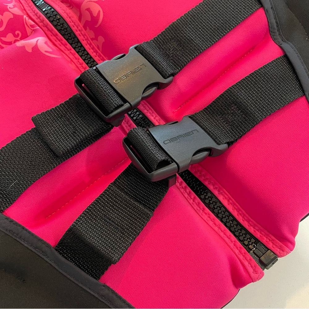 Women's & Men Swim Life Vest - Black and Pink - Picture 10 of 16